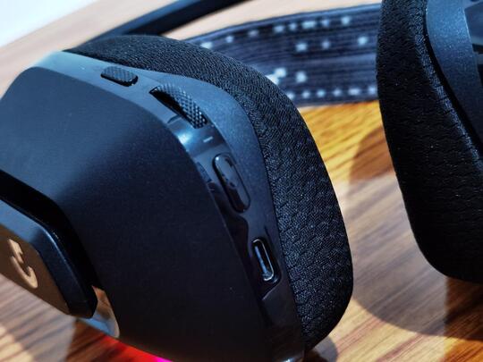 Review Logitech G733 Lightspeed