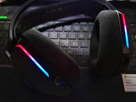 Review Logitech G733 Lightspeed
