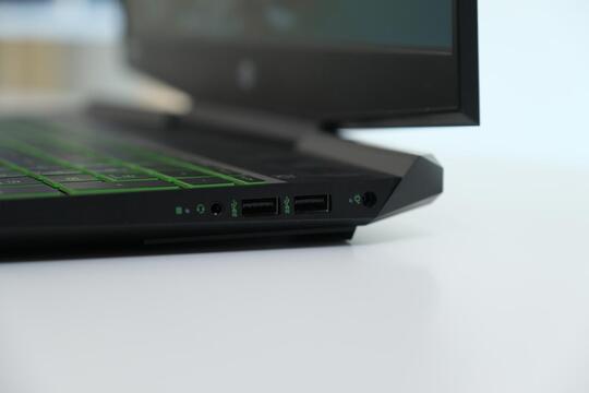 Review HP Pavilion Gaming 15-DK1064TX (Intel Core i5-10300H + Nvidia RTX 2060 Max-Q)