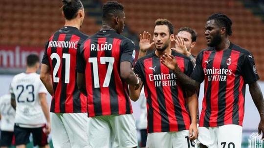 Galliani Merasa Aneh, AC Milan Tak Terkalahkan dan Pimpin Klasemen Beritanya Sedikit