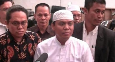 Dilaporkan Aliansi Santri ke Polisi, Sugi Nur Dapat Bantuan Hukum FPI