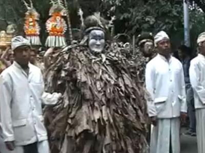 (Coc Reg.Bali)"BARONG BRUTUK" Tarian Legenda Desa Trunyan, Pemilik 'MAKAM EKSTRIM'?