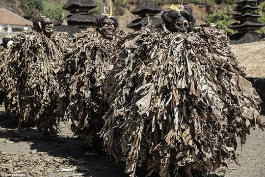 (Coc Reg.Bali)"BARONG BRUTUK" Tarian Legenda Desa Trunyan, Pemilik 'MAKAM EKSTRIM'?