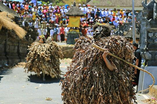 (Coc Reg.Bali)"BARONG BRUTUK" Tarian Legenda Desa Trunyan, Pemilik 'MAKAM EKSTRIM'?