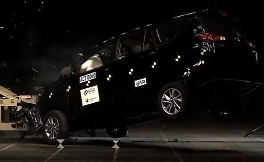 Toyota Kijang Innova Terbaru Lakukan Uji Tabrak, Bagaimana Hasilnya?