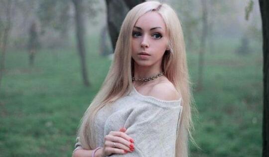 5 Wanita Berparas Barbie Yang Cantiknya Gemesin, Ada Yang Dari Indonesia Nih!