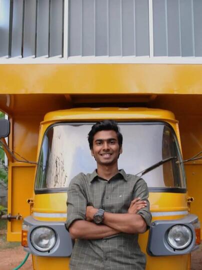 Heboh! Pria India 'MENYULAP' Bajai Menjadi Rumah Portable Minimalis !