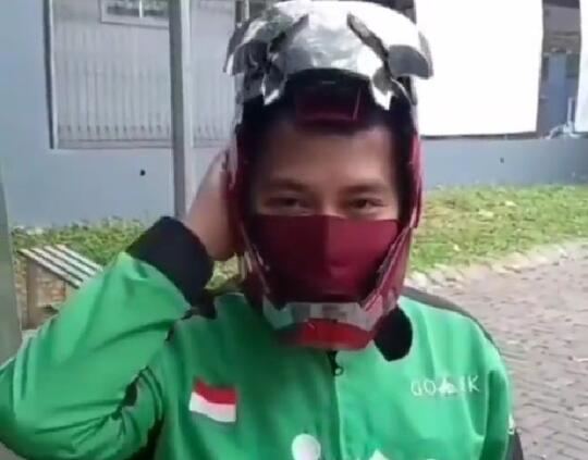 Kerennya Helm Bang Ojol, Seperti Menjadi Iron Man! Aman Terstandar SNI Nggak Ya?