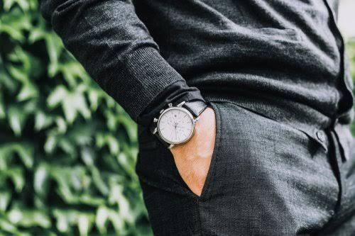 Memakai Jam Tangan Sebaiknya di Sebelah Kanan Atau Kiri?