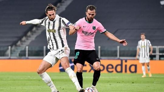 Pembelaan Pirlo Setelah Juventus Kalah dari Barcelona