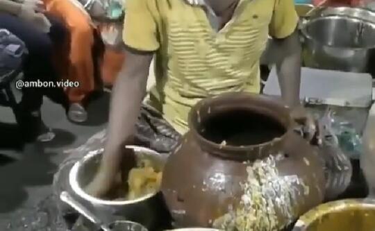Diobok-obok, Cara Pembuatan Cemilan India Ini Bikin Netizen Hilang Selera Makan!