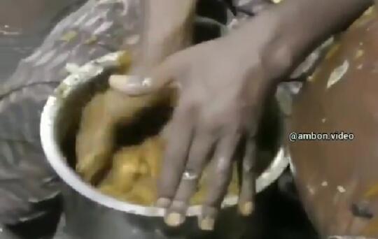 Diobok-obok, Cara Pembuatan Cemilan India Ini Bikin Netizen Hilang Selera Makan!