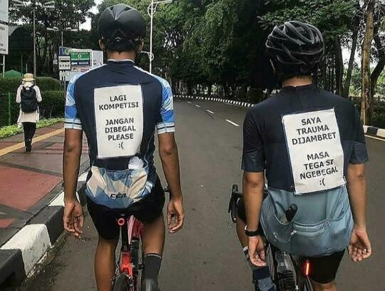 Rawan Begal Sepeda, Tulisan Punggung Para Pesepeda Ini Bikin Begal Auto Tobat!