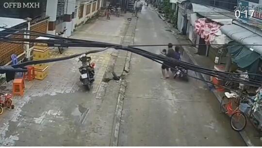 Aksi Heroik Penyelamatan Bayi Hampir Tertabrak Motor, 19Detik Meleset Nyawa Melayang!
