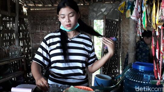 Ini Laila, Gadis Cantik yang Viral Jualan Kopi di Bojonegoro