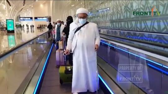 Massa Habib Rizieq Jalan Kaki ke Bandara Soetta, Begini Suasananya