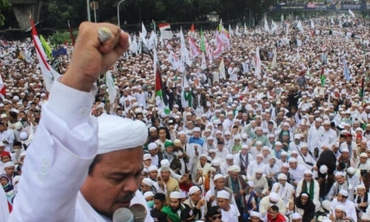 Siapa Habib Rizieq Shihab? Kenapa kepulangannya ditunggu umat muslim Indonesia?