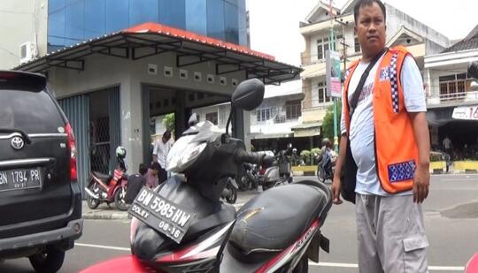 Usaha Untuk Menebak Strategi Kang Parkir Dadakan