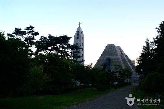 Menilik Gereja-gereja Cantik di Korea!
