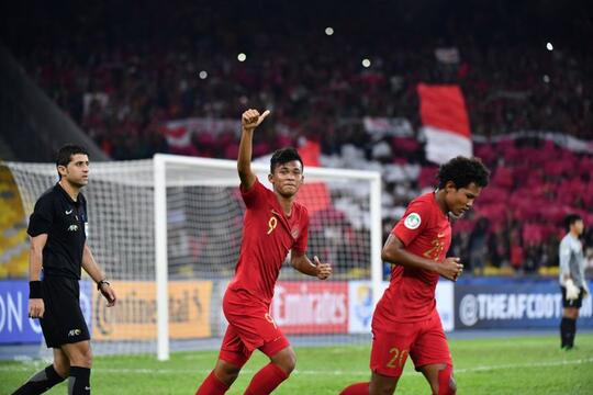 10 Pesepak Bola Indonesia yang Namanya Mirip Pemain Top Dunia