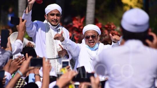 Rizieq Shihab Diisukan Kena Covid-19, FPI Kirim Video Main Bareng Cucu