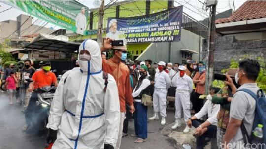Laskar FPI Jaga Ketat Rumah HRS dari Penyemprotan Disinfektan, Ada Apa?