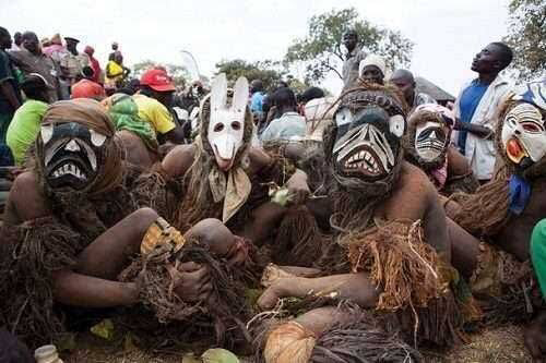 Macam-Macam Tradisi Aneh di Afrika