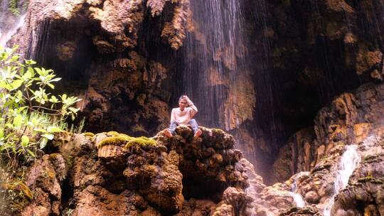 Air Terjun Tumpak Sewu Dan Goa Tetes, Serpihan Surga Yang Tercecer Dibumi
