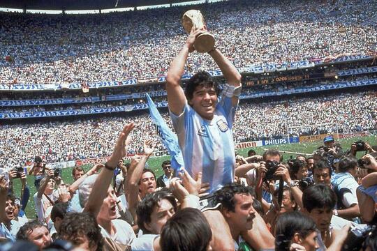 Kumpulan Komentar Fenomenal untuk Diego Maradona Sebelum Tutup Usia