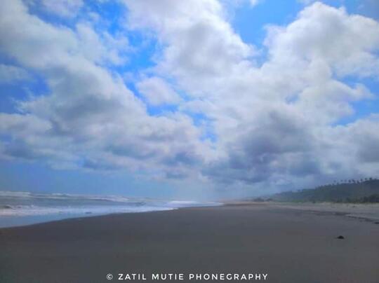 Nikmati Eksotisme Pantai Tipar Cianjur Selatan Yang Masih Perawan, Komplit Banget!