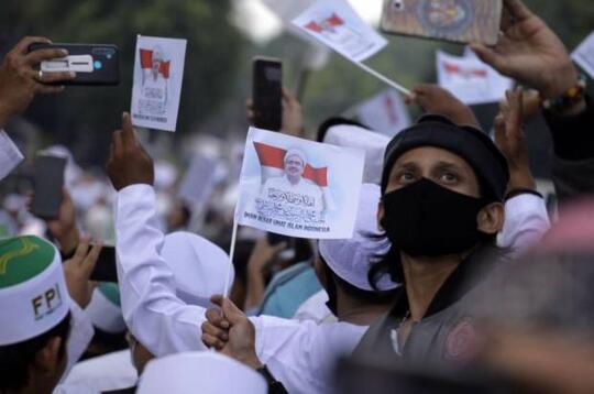 Tumbuhkan Semangat, Alumni 212 Bakal Kibarkan Bendera Habib Rizieq di Rumah Masing2