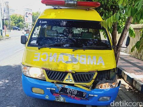 Ambulans Lawan Arah Bawa Pasien, Malah Menabrak Motor Polisi! Siapa Yang Salah?