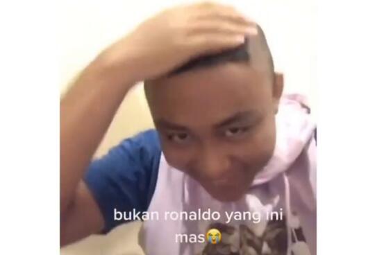 Miskomunikasi, Request Pangkas Rambut Model Ronaldo Malah Jadi Ronaldo Wati! Gokils