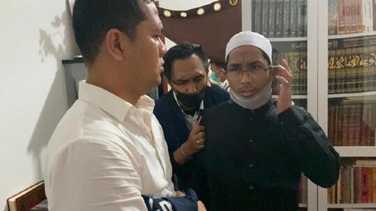 Penampakan Soni Eranata Pemilik Akun @ustadzmaaher_ Saat Ditangkap Bareskrim