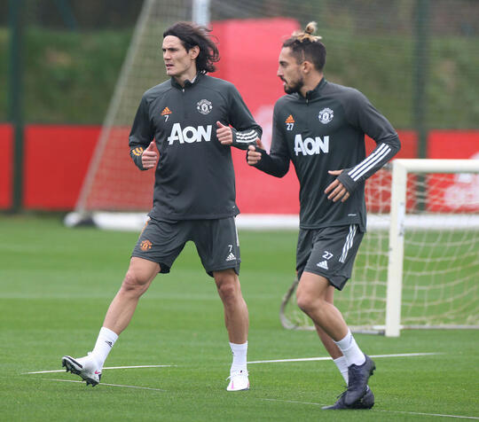 Antara Bruno Fernandes dan Edinson Cavani, Siapa Pembunuh West Ham?