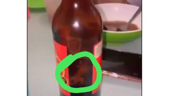 Ngeri, Perempuan Ini Muntah Saat Makan karena Temukan Hal Tak Lazim Dalam Botol Kecap