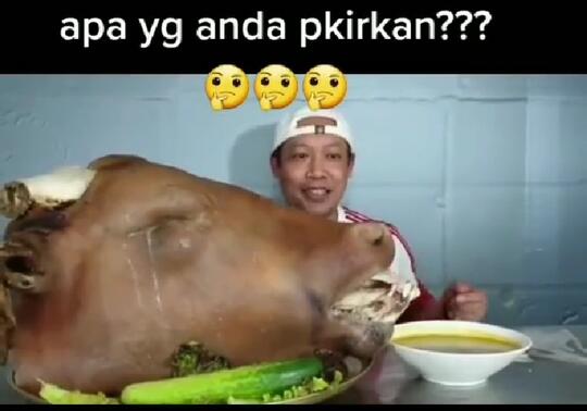 No Settingan, Viral Seorang Food Vlogger Pria Review Makan Kepala Sapi Utuh! Rasanya?