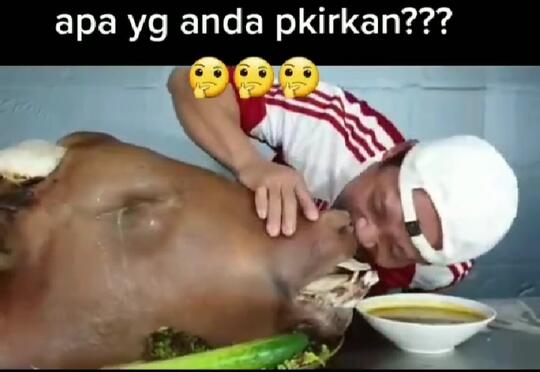 No Settingan, Viral Seorang Food Vlogger Pria Review Makan Kepala Sapi Utuh! Rasanya?