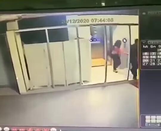Parah! Seorang Dokter Wanita Dipukul Sekuriti Hotel Pakai Kunci Inggris, Salah Apa?