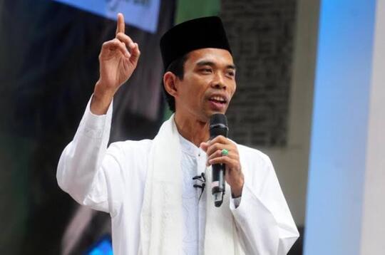 Menurut UAS Ini Hukum Muslim Mengucapkan Selamat Natal