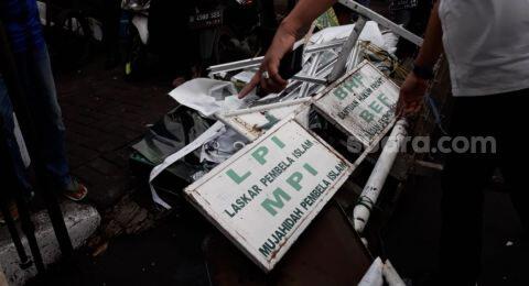 Foto-foto Markas Petamburan Dibongkar Brimob setelah FPI Dibubarkan..FPI sudah habis!