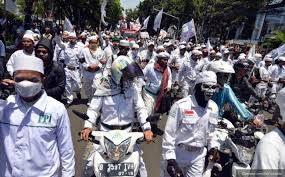 Dianggap Organisasi Terlarang & Dibubarkan, Ini Reaksi FPI di Daerah
