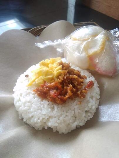 Hanya di Cafe Wangi and Studio Nasi goreng, Nasi Bakar, Nasi Gurih seharga 3k saja!
