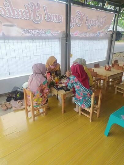 Hanya di Cafe Wangi and Studio Nasi goreng, Nasi Bakar, Nasi Gurih seharga 3k saja!