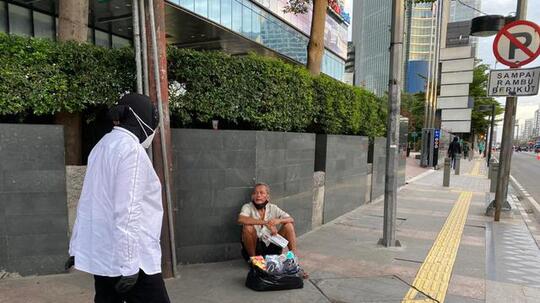 Mendadak Ada Tuna Wisma di Sudirman-Thamrin Saat Risma Blusukan