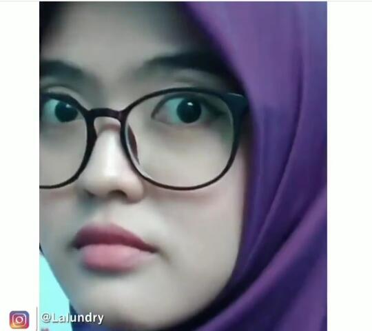Viral Bu Guru Cantik Ditantang Melotot Biar Murid Takut! Netizen; Malah Bikin Cinta