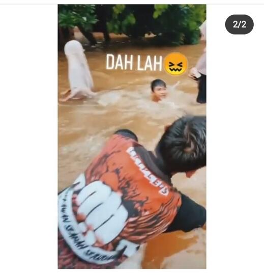 Apes! Pria Ini Udah Kena Banjir Dapat Undangan Dari Mantan, Netizen : Tenggelamkan!