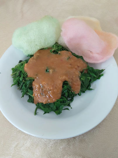 Pecel Siram Daun Kenikir, Sedap Juga Kaya Manfaat