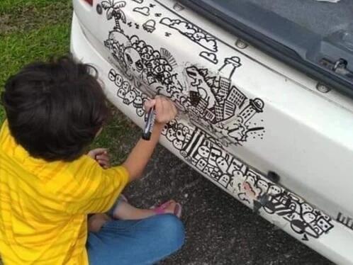 Warga Net Dibikin Kagum dengan Coretan Bocah Kecil ini, Wah Calon Pelukis Nih!