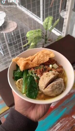 Bule di Yogyakarta Jualan Mie Ayam, Harga Seporsinya Rp 7 Ribu!